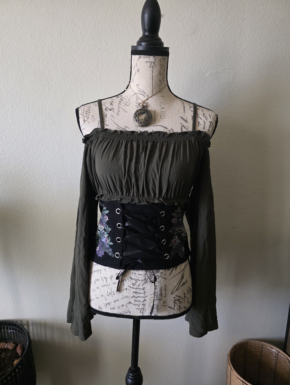 Cosmic Aura Green & Black Lace-Up Girls Cold-Shoulder Bell Sleeve Top - S